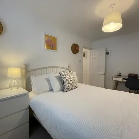 Secluded Garden Sanctuary In Charming Clifton Village Bristol