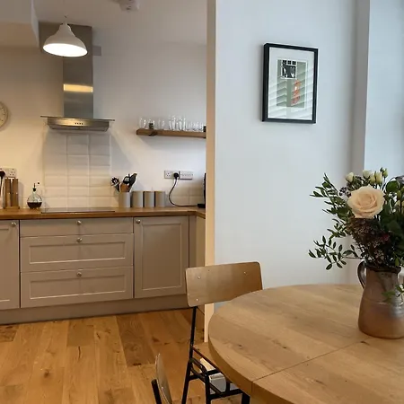 Nyaraló Secluded Garden Sanctuary In Charming Clifton Village Bristol