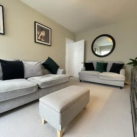 Secluded Garden Sanctuary In Charming Clifton Village
