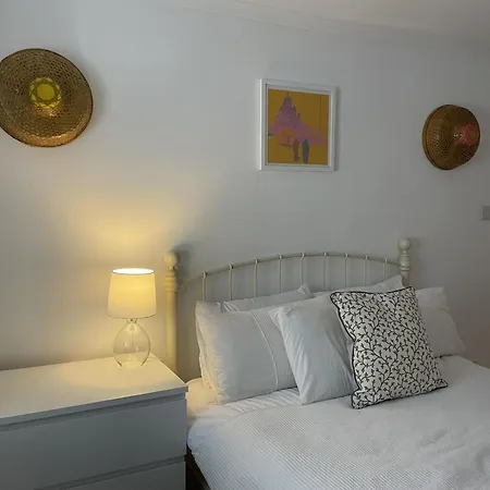 Secluded Garden Sanctuary In Charming Clifton Village *