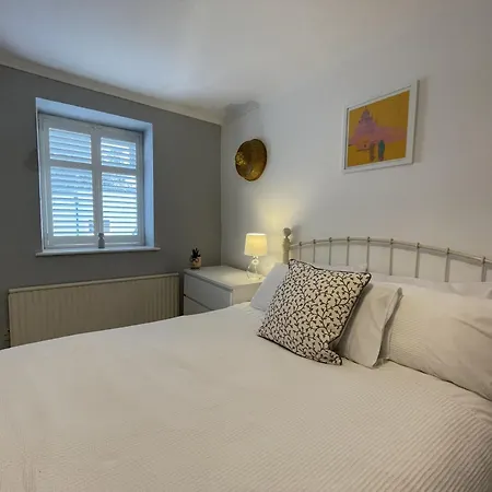 Secluded Garden Sanctuary In Charming Clifton Village Bristol