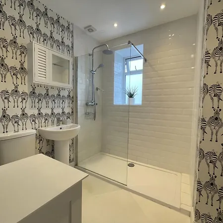 Nyaraló Secluded Garden Sanctuary In Charming Clifton Village *