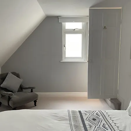 Secluded Garden Sanctuary In Charming Clifton Village Bristol
